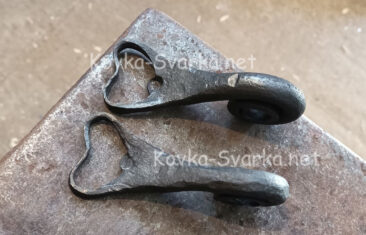 Кованые открывашки брутальные с сердечком и завитком из круглого прутка