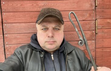 Кованая кочерга с облегченной рукояткой с завитком и острым клювом, 40 см